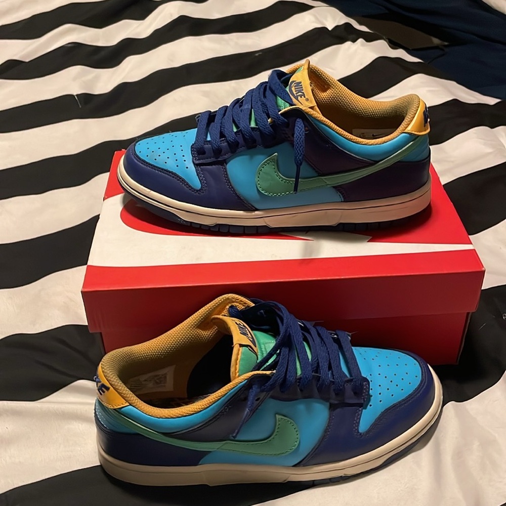 Nike Men's Blue and Yellow Sneakers